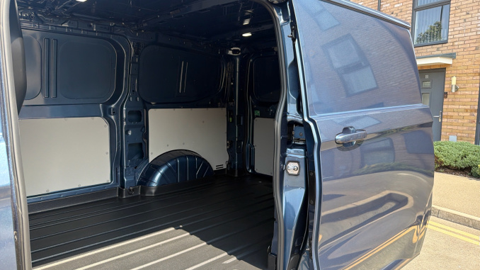 Ford Transit Custom 280 L1 Diesel Fwd 2.0 EcoBlue 136ps H1 Van Limited Auto - Image 5